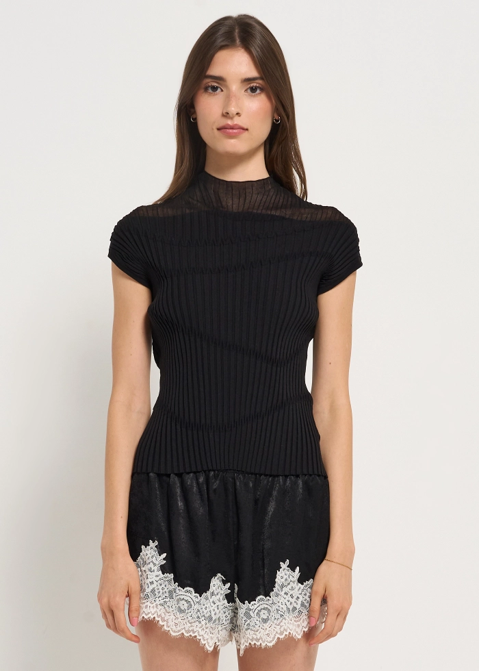 ROLIN TOP IN BLACK